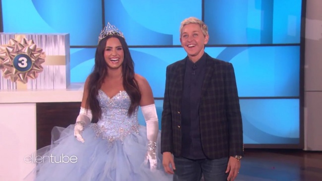 Ellen_Plays__What_s_in_the_Box__with_Guest_Model_Demi_Lovato_mp41855.jpg