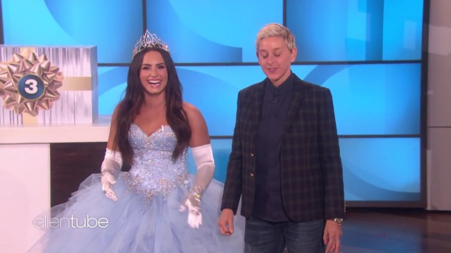 Ellen_Plays__What_s_in_the_Box__with_Guest_Model_Demi_Lovato_mp41863.jpg