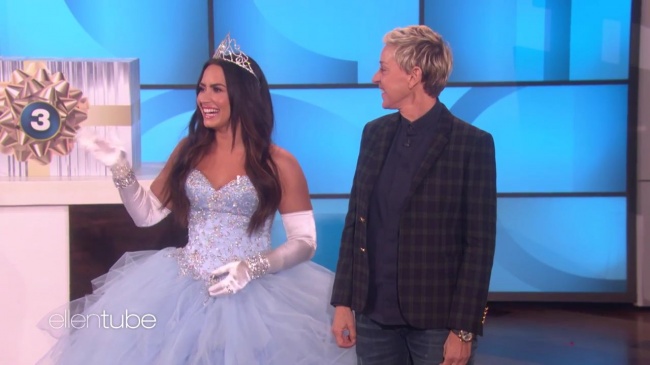 Ellen_Plays__What_s_in_the_Box__with_Guest_Model_Demi_Lovato_mp41966.jpg