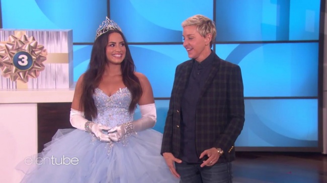 Ellen_Plays__What_s_in_the_Box__with_Guest_Model_Demi_Lovato_mp42134.jpg