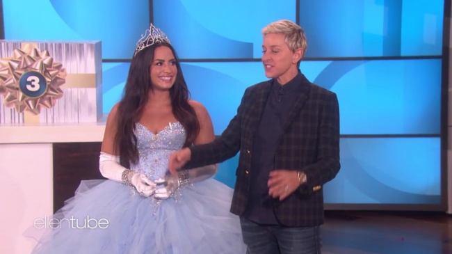 Ellen_Plays__What_s_in_the_Box__with_Guest_Model_Demi_Lovato_mp42191.jpg