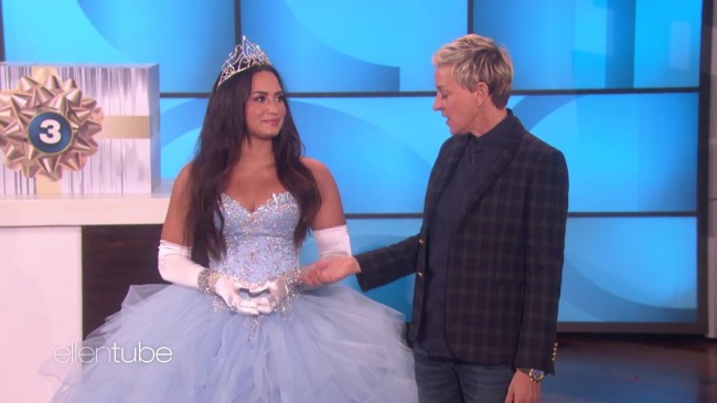 Ellen_Plays__What_s_in_the_Box__with_Guest_Model_Demi_Lovato_mp42318.jpg