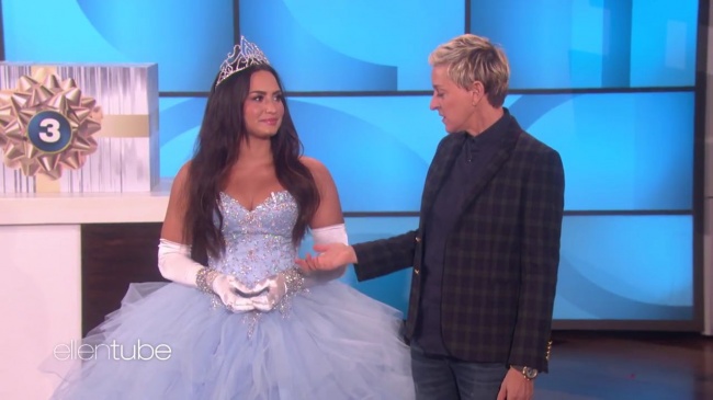 Ellen_Plays__What_s_in_the_Box__with_Guest_Model_Demi_Lovato_mp42326.jpg
