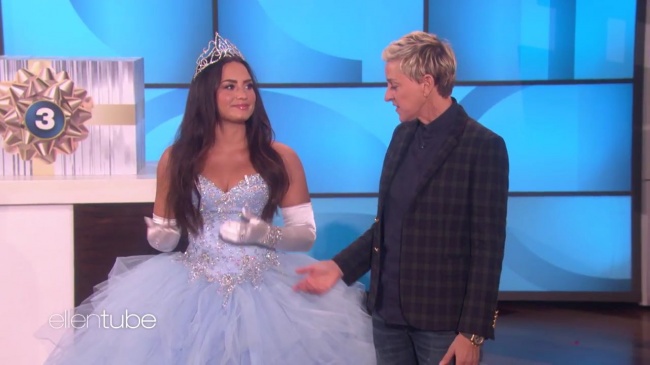 Ellen_Plays__What_s_in_the_Box__with_Guest_Model_Demi_Lovato_mp42351.jpg