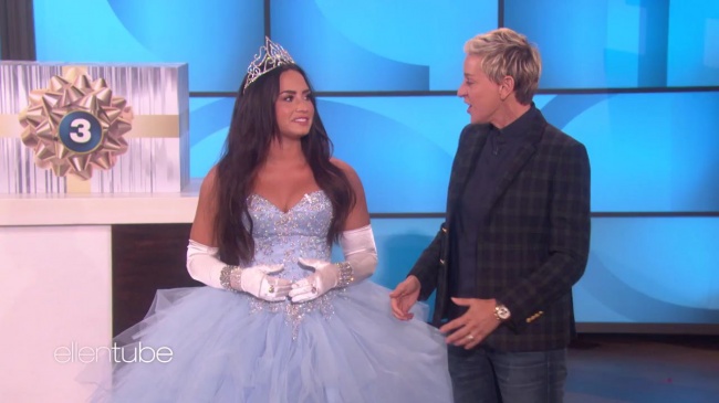 Ellen_Plays__What_s_in_the_Box__with_Guest_Model_Demi_Lovato_mp42479.jpg