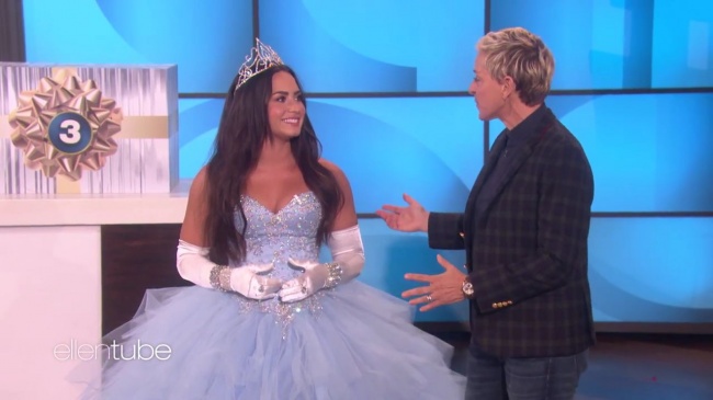 Ellen_Plays__What_s_in_the_Box__with_Guest_Model_Demi_Lovato_mp42510.jpg