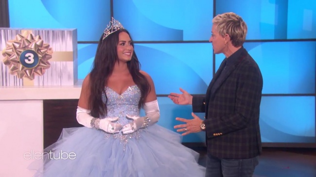 Ellen_Plays__What_s_in_the_Box__with_Guest_Model_Demi_Lovato_mp42518.jpg