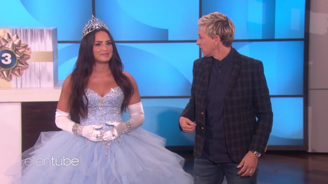 Ellen_Plays__What_s_in_the_Box__with_Guest_Model_Demi_Lovato_mp42806.jpg