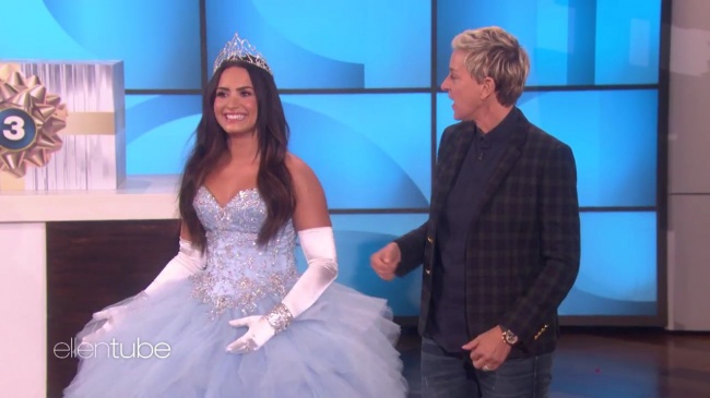 Ellen_Plays__What_s_in_the_Box__with_Guest_Model_Demi_Lovato_mp42863.jpg