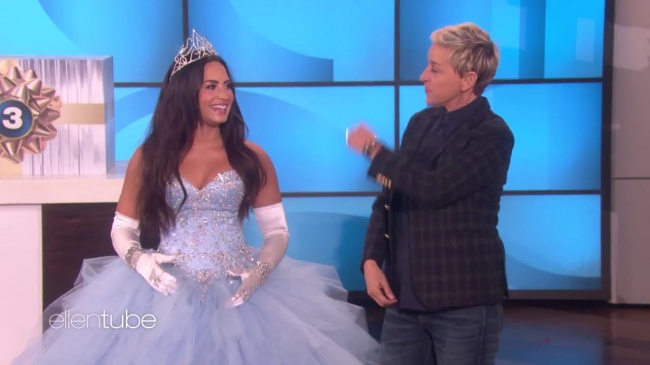 Ellen_Plays__What_s_in_the_Box__with_Guest_Model_Demi_Lovato_mp42894.jpg