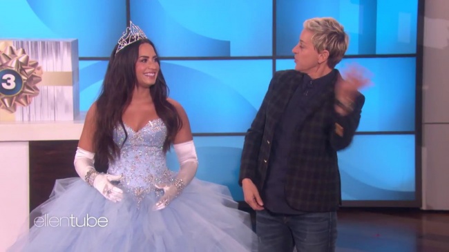 Ellen_Plays__What_s_in_the_Box__with_Guest_Model_Demi_Lovato_mp42902.jpg
