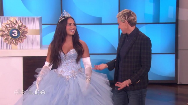 Ellen_Plays__What_s_in_the_Box__with_Guest_Model_Demi_Lovato_mp43079.jpg