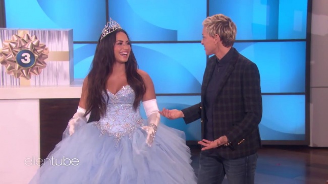 Ellen_Plays__What_s_in_the_Box__with_Guest_Model_Demi_Lovato_mp43087.jpg