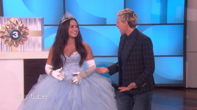 Ellen_Plays__What_s_in_the_Box__with_Guest_Model_Demi_Lovato_mp43094.jpg