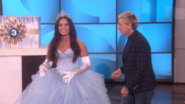 Ellen_Plays__What_s_in_the_Box__with_Guest_Model_Demi_Lovato_mp43143.jpg