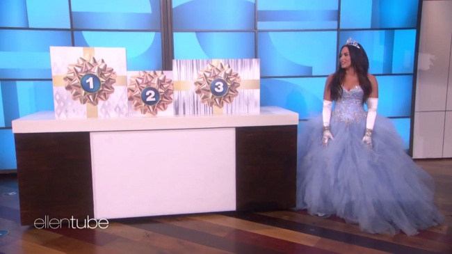 Ellen_Plays__What_s_in_the_Box__with_Guest_Model_Demi_Lovato_mp44655.jpg