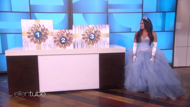 Ellen_Plays__What_s_in_the_Box__with_Guest_Model_Demi_Lovato_mp44662.jpg