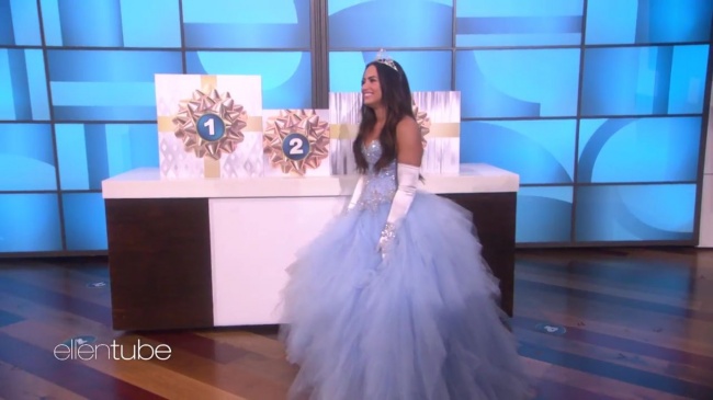 Ellen_Plays__What_s_in_the_Box__with_Guest_Model_Demi_Lovato_mp44711.jpg