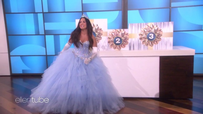 Ellen_Plays__What_s_in_the_Box__with_Guest_Model_Demi_Lovato_mp44951.jpg