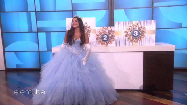Ellen_Plays__What_s_in_the_Box__with_Guest_Model_Demi_Lovato_mp44959.jpg