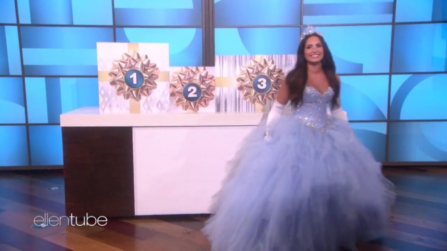 Ellen_Plays__What_s_in_the_Box__with_Guest_Model_Demi_Lovato_mp45143.jpg