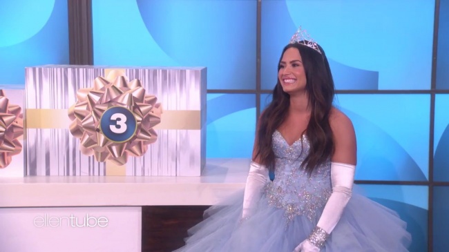 Ellen_Plays__What_s_in_the_Box__with_Guest_Model_Demi_Lovato_mp45335.jpg