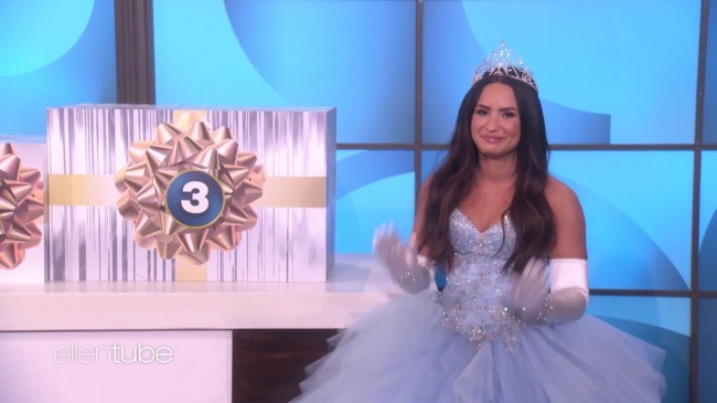 Ellen_Plays__What_s_in_the_Box__with_Guest_Model_Demi_Lovato_mp45367.jpg