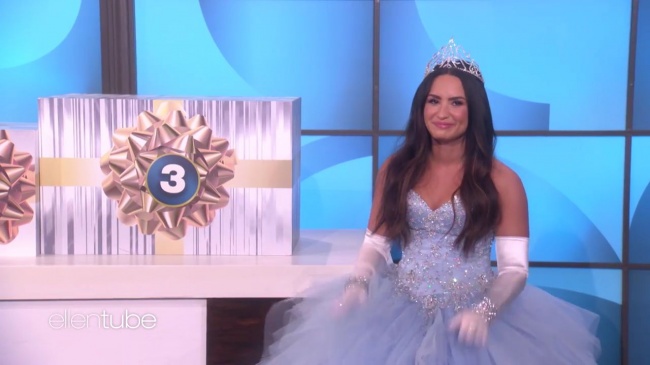 Ellen_Plays__What_s_in_the_Box__with_Guest_Model_Demi_Lovato_mp45374.jpg