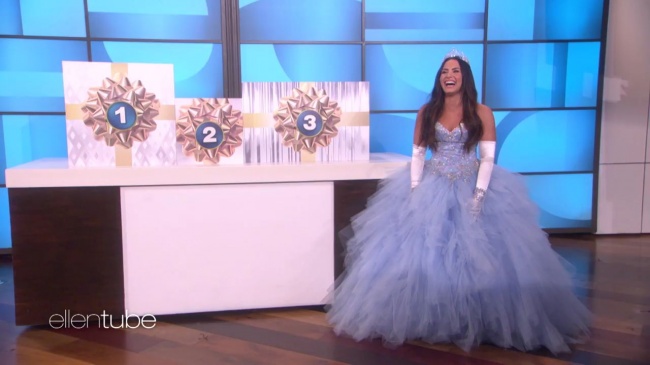 Ellen_Plays__What_s_in_the_Box__with_Guest_Model_Demi_Lovato_mp45471.jpg