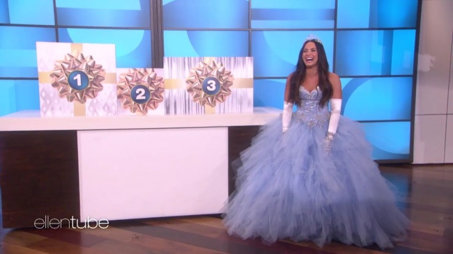 Ellen_Plays__What_s_in_the_Box__with_Guest_Model_Demi_Lovato_mp45494.jpg