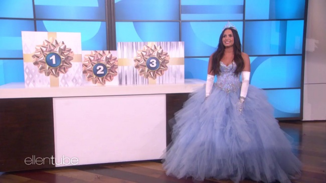 Ellen_Plays__What_s_in_the_Box__with_Guest_Model_Demi_Lovato_mp45663.jpg