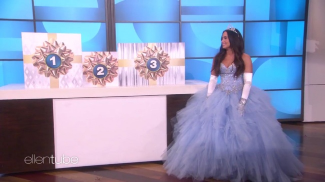 Ellen_Plays__What_s_in_the_Box__with_Guest_Model_Demi_Lovato_mp45687.jpg