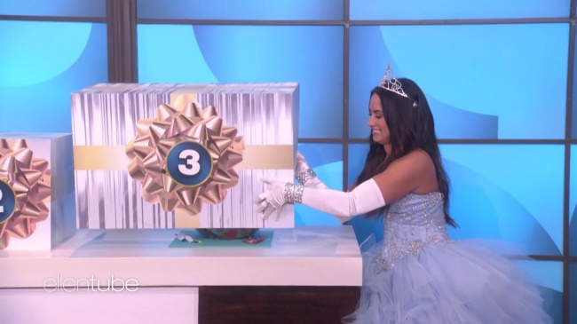 Ellen_Plays__What_s_in_the_Box__with_Guest_Model_Demi_Lovato_mp45799.jpg