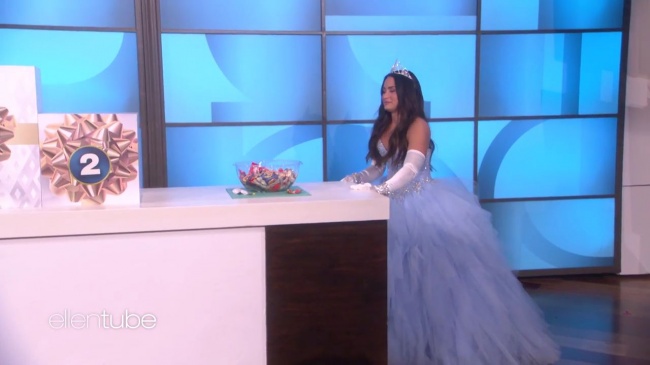 Ellen_Plays__What_s_in_the_Box__with_Guest_Model_Demi_Lovato_mp46334.jpg