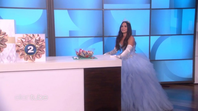 Ellen_Plays__What_s_in_the_Box__with_Guest_Model_Demi_Lovato_mp46342.jpg