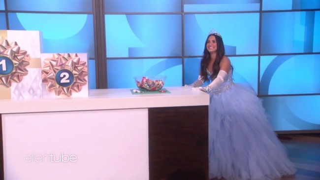 Ellen_Plays__What_s_in_the_Box__with_Guest_Model_Demi_Lovato_mp46374.jpg