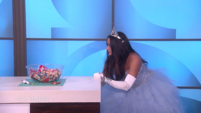 Ellen_Plays__What_s_in_the_Box__with_Guest_Model_Demi_Lovato_mp46534.jpg