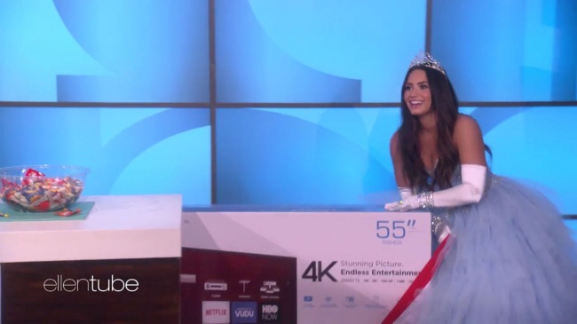 Ellen_Plays__What_s_in_the_Box__with_Guest_Model_Demi_Lovato_mp46575.jpg