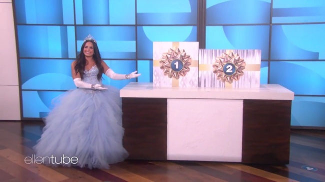 Ellen_Plays__What_s_in_the_Box__with_Guest_Model_Demi_Lovato_mp49710.jpg