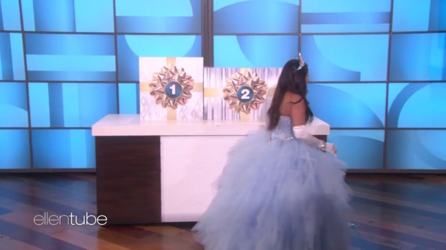Ellen_Plays__What_s_in_the_Box__with_Guest_Model_Demi_Lovato_mp49847.jpg