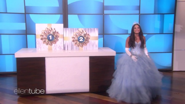 Ellen_Plays__What_s_in_the_Box__with_Guest_Model_Demi_Lovato_mp49886.jpg