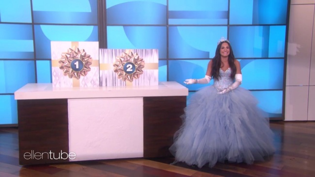 Ellen_Plays__What_s_in_the_Box__with_Guest_Model_Demi_Lovato_mp49967.jpg