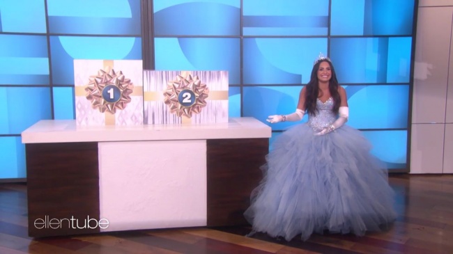 Ellen_Plays__What_s_in_the_Box__with_Guest_Model_Demi_Lovato_mp49982.jpg