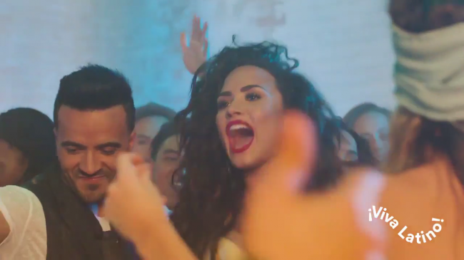 Luis_Fonsi___Demi_Lovato_-_The_Making_Of_22Echame_La_Culpa22_mp41815.png