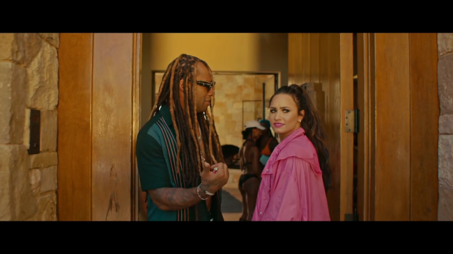 Wiz_Khalifa_-_Something_New_feat__Ty_Dolla__ign_5BOfficial_Music_Video5D5Bvia_torchbrowser_com5D_mp40116.png