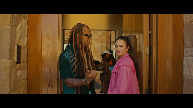 Wiz_Khalifa_-_Something_New_feat__Ty_Dolla__ign_5BOfficial_Music_Video5D5Bvia_torchbrowser_com5D_mp40121.png