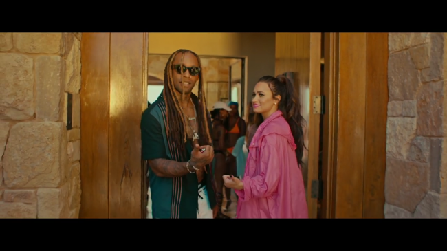 Wiz_Khalifa_-_Something_New_feat__Ty_Dolla__ign_5BOfficial_Music_Video5D5Bvia_torchbrowser_com5D_mp40146.png