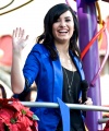 49944_Preppie_-_Demi_Lovato_filming_a_Disney_Parade_in_Anaheim_-_November_9_2009_0290_122_534lo.jpg