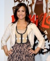 67704_Demi_Lovato_signs_copies_of_her_new_album_Don22t_Forget_in_Madrid4_Spain_09_122_148lo.jpg