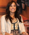74525_Preppie_Demi_Lovato_attends_new_Disney_TV_and_Music_Season_photocall_3497_122_1140lo.jpg